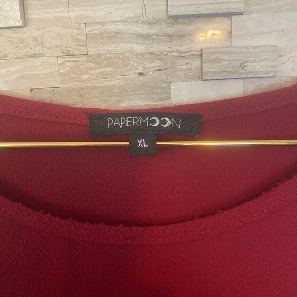 Papermoon maroon cold shoulder grommet top - Picture 3 of 3